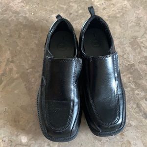Black dress shoes